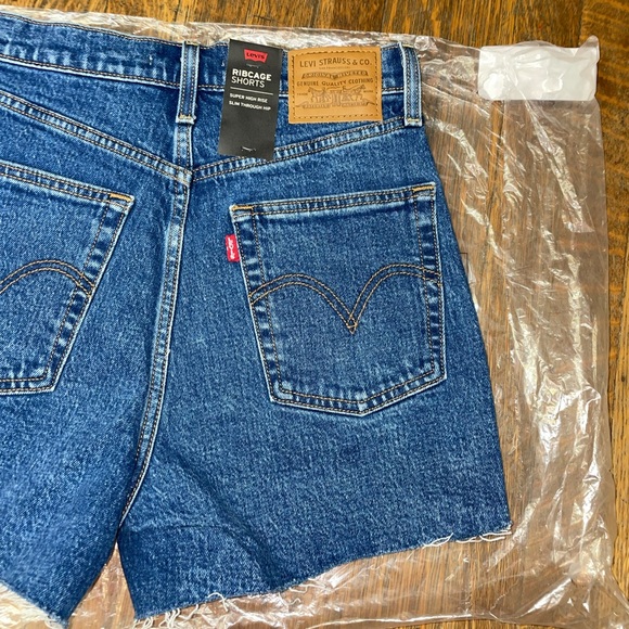 Levi’s dark wash jean shorts⛲️⛲️ - Picture 8 of 11